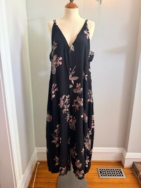 Black Floral V-Neck Sleeveless Jumpsuit